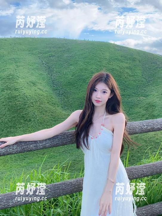 Kang Inkyung白色比基尼诱惑合集，图片让你欲罢不能的视觉盛宴！